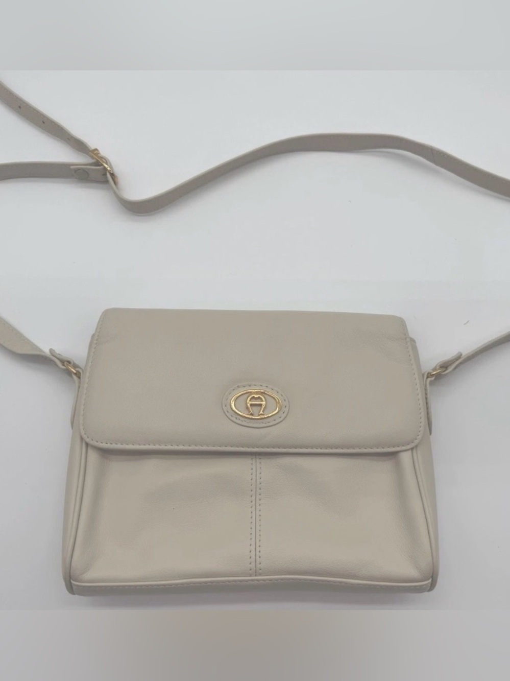 Etienne Aigner Leather Crossbody Bag Ivory Gold Vintage 70s 80s Logo